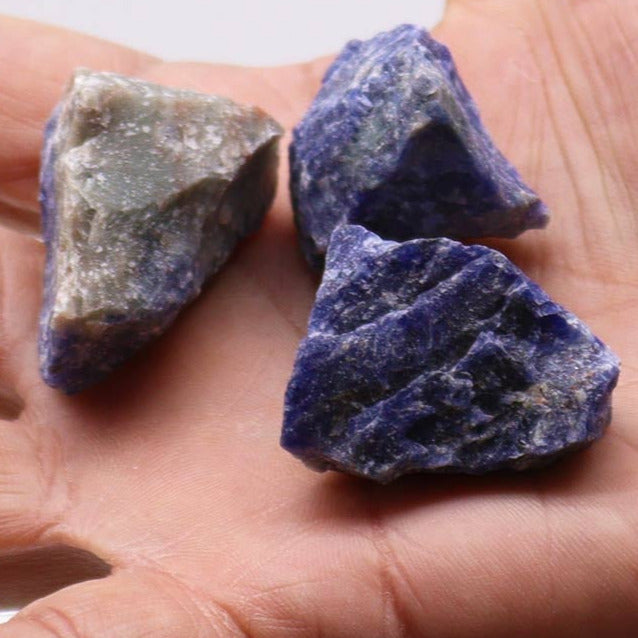 Sodalith Rohe Wassersteine Innere Stärke - Ritualmanufaktur.de