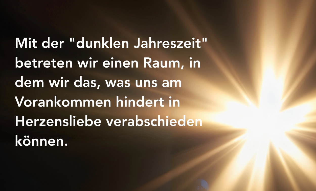 Stern im Dunkeln mit Schrift auf Bild