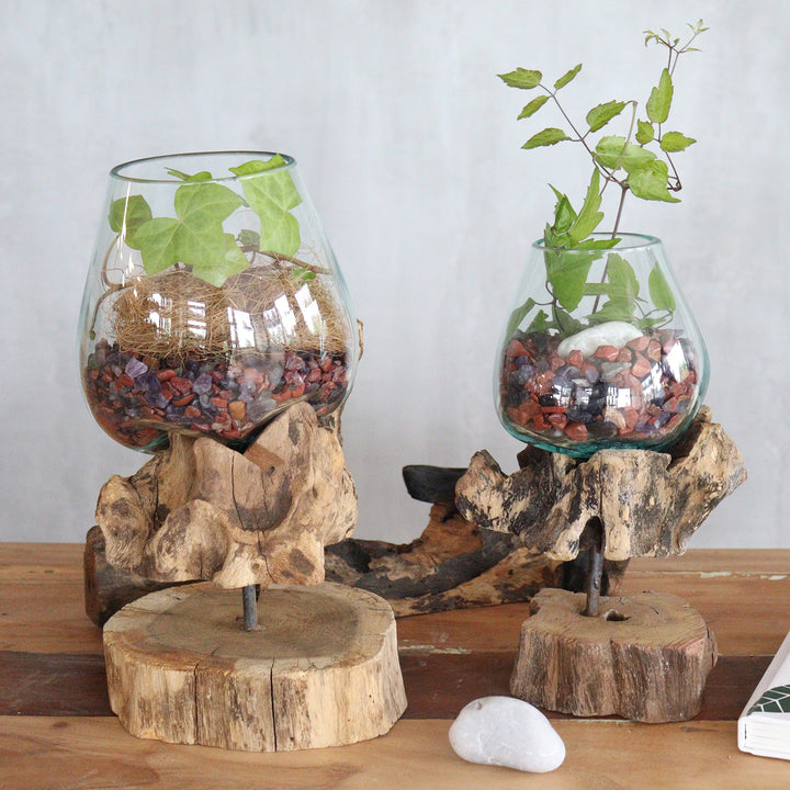 Geschmolzenes Glas auf Holz mit Ständer groß