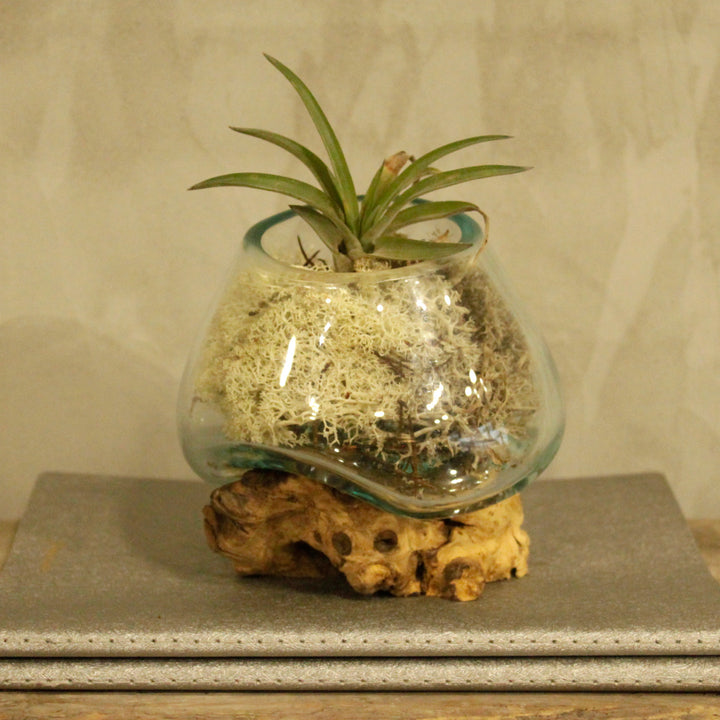 Geschmolzenes Glas auf Holz kleine Schüssel