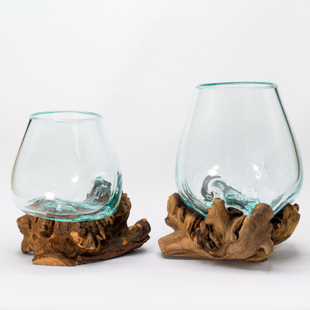 Geschmolzenes Glas auf Holz seltenem Parasitenholz