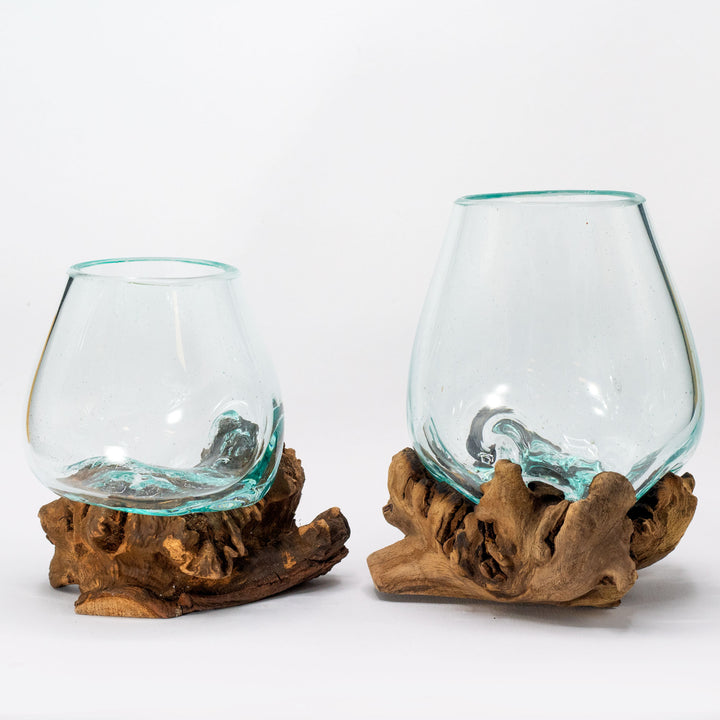 Geschmolzenes Glas auf Holz seltenem Parasitenholz