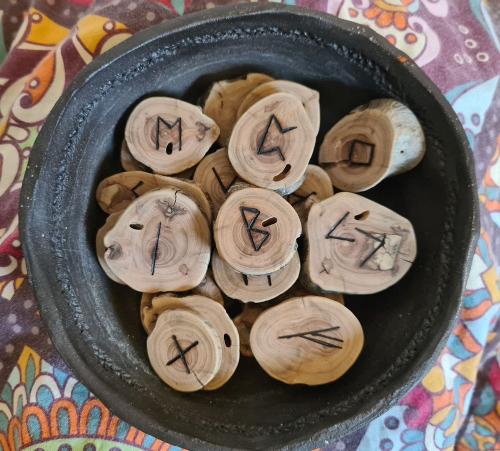 Einführung in die Runenkunde mit Runentönen, Lerne die Bedeutung und Wirkung der Runen, Ritualmanufaktur, Eric Urs Barth