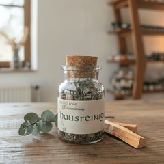 Natürliche Räuchermischung Hausreinigung 150 ml zur Reinigung von Haus, Hof und zur energetischen Reinigung - Ritualmanufaktur.de mit Hintergrund