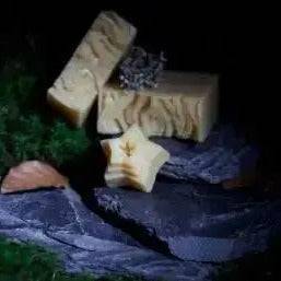 Körperseife Mondschein für sensible Haut ohne Duft und Farbe vegetarisch - Ritualmanufaktur.de