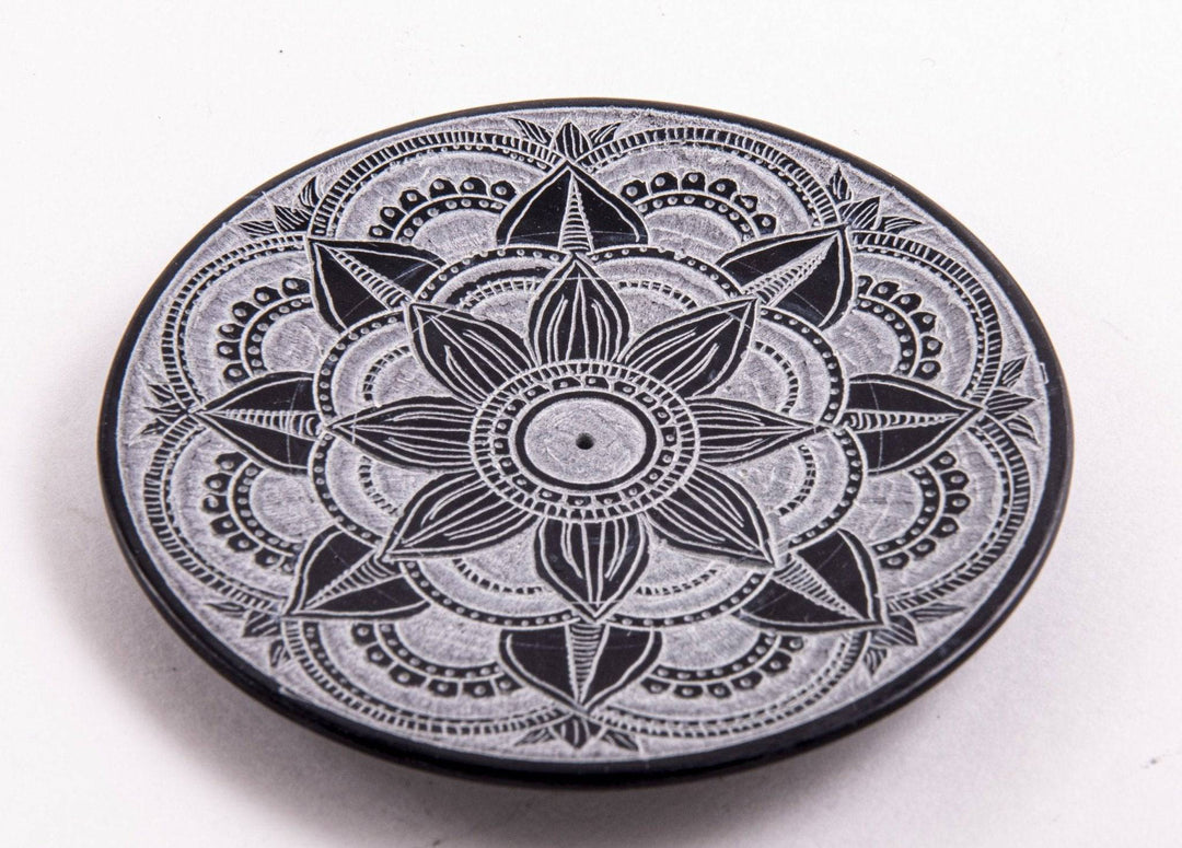 Stäbchenhalter Mandala aus Speckstein von Hand graviert in 10,5 cm - Ritualmanufaktur.de