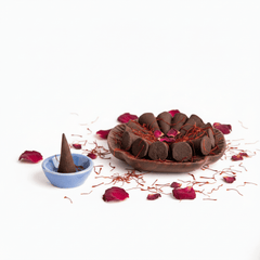 Safran und Rose RäucherkegeL - Ritualmanufaktur.de