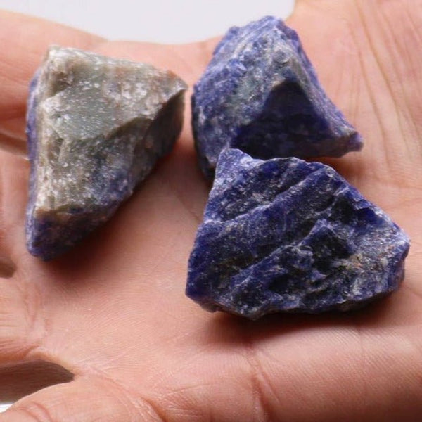 Sodalith rohe Wassersteine Innere Stärke - Ritualmanufaktur.de